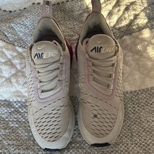 Kids air 270 sneakers. Size 3.5Y purple and white